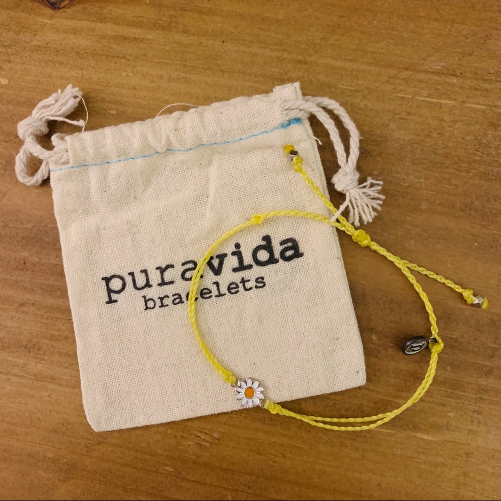 daisy charm bracelet